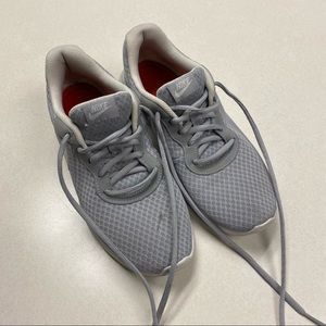 Nike Women’s 8.5 Grey Tennis Shoe